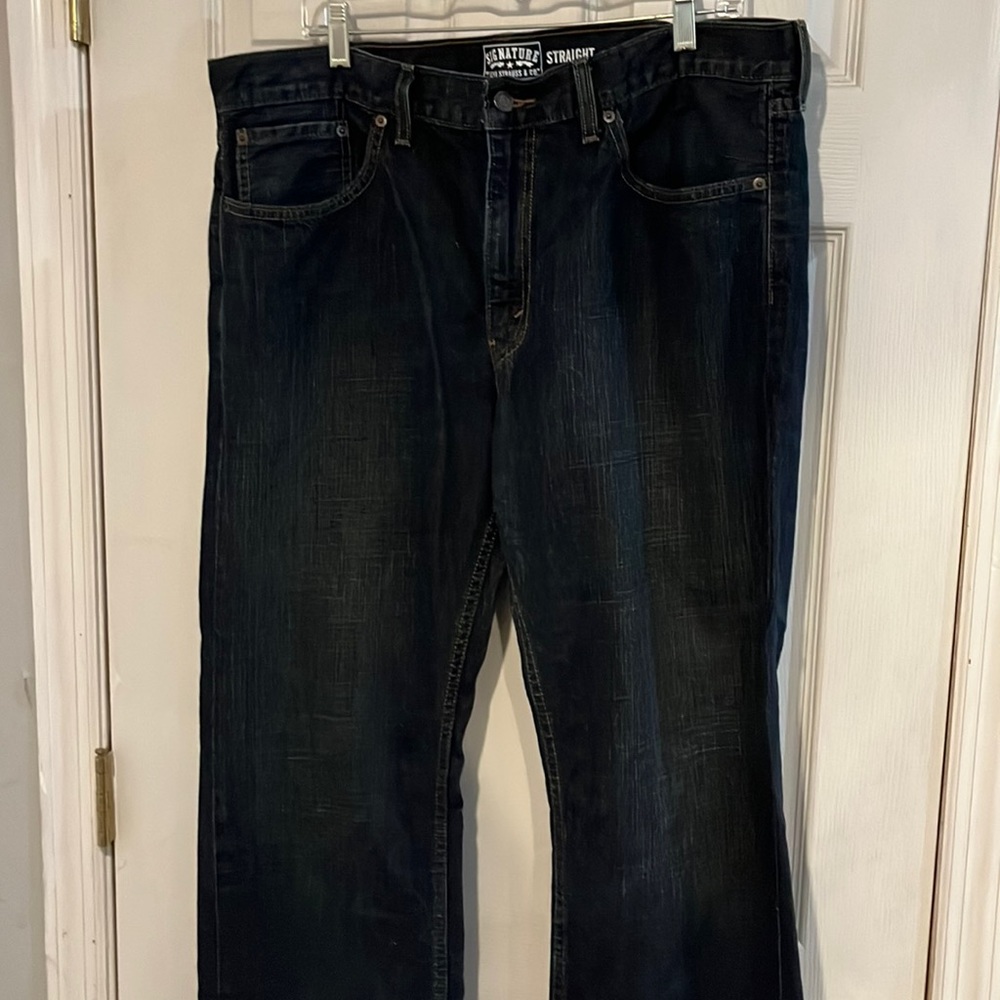 Levi’s dark wash like new jeans